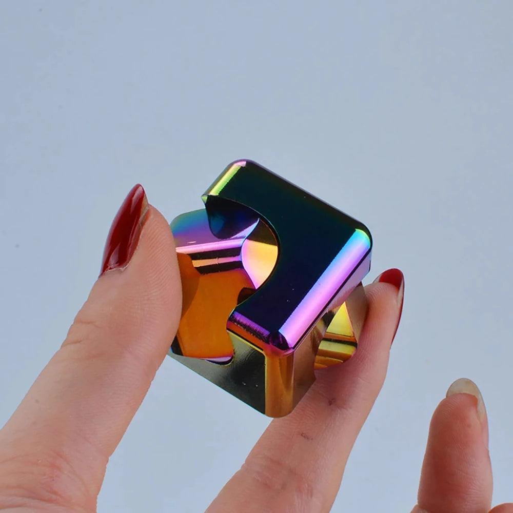 Cub multicolor interactiv, pentru relaxare, Fidget Spinner - Oricare.ro